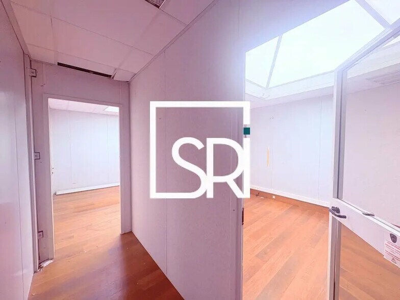 Retail in Cournon-d'Auvergne for lease - Interior Photo - Image 3 of 10