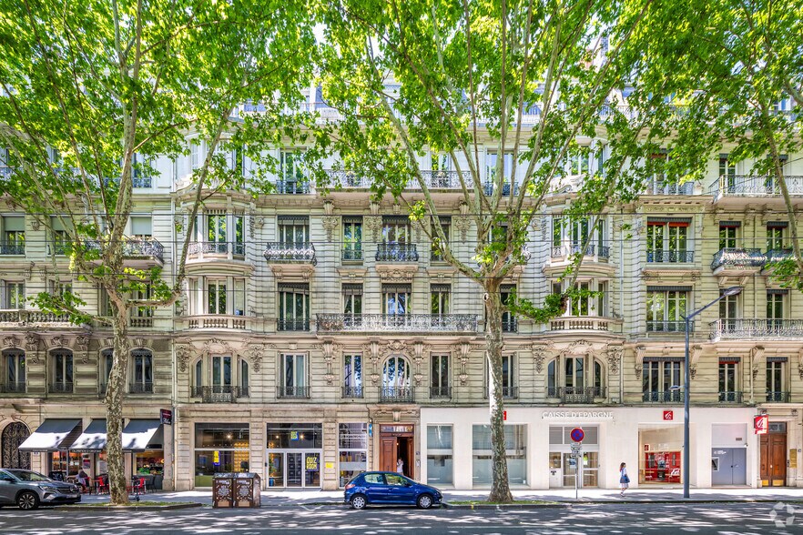 Office in Lyon for lease - Primary Photo - Image 1 of 4