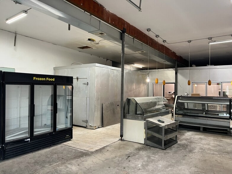 4601 Prospect Ave, Kansas City, MO for sale - Building Photo - Image 2 of 6