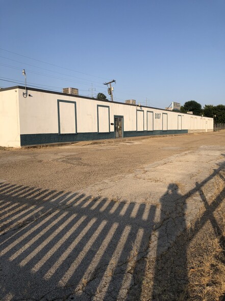 3305 E Vickery Blvd, Fort Worth, TX for lease - Building Photo - Image 1 of 4