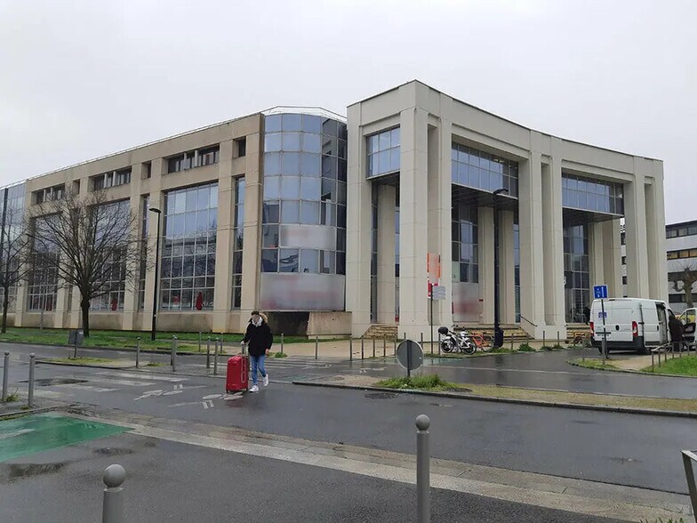 Office in Bordeaux for lease - Building Photo - Image 1 of 15