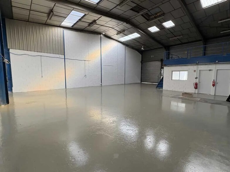 Office in Chassieu for lease - Interior Photo - Image 1 of 12