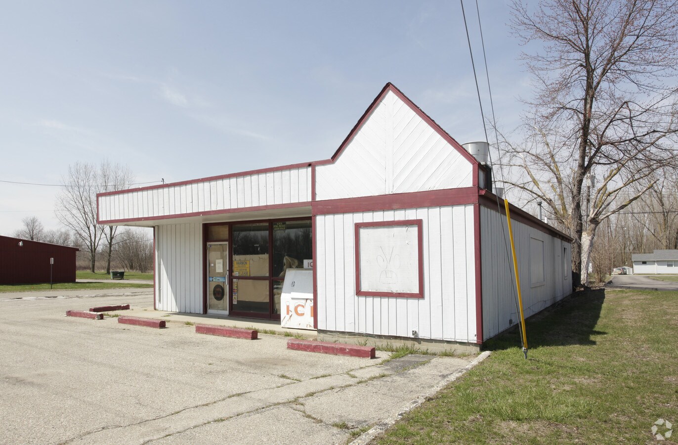 590 W Grand River Ave, Fowlerville, MI 48836 Retail for Sale