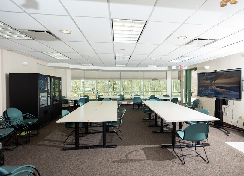 260 Burns Rd, Elyria, OH 44035 Office for Lease