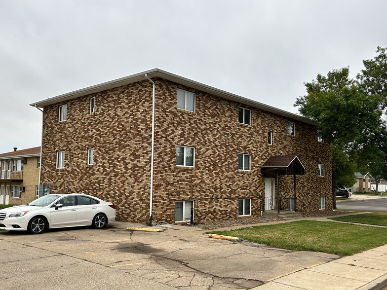 1500 1st Ave NW, Mandan, ND for sale - Primary Photo - Image 1 of 2