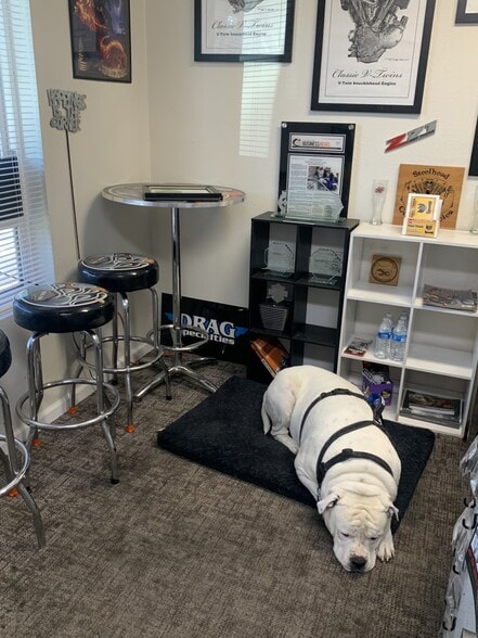 2442 SE 1st St, Redmond, OR for lease - Building Photo - Image 2 of 7