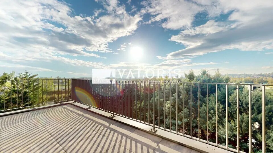 Office in Dardilly for lease Interior Photo- Image 1 of 22