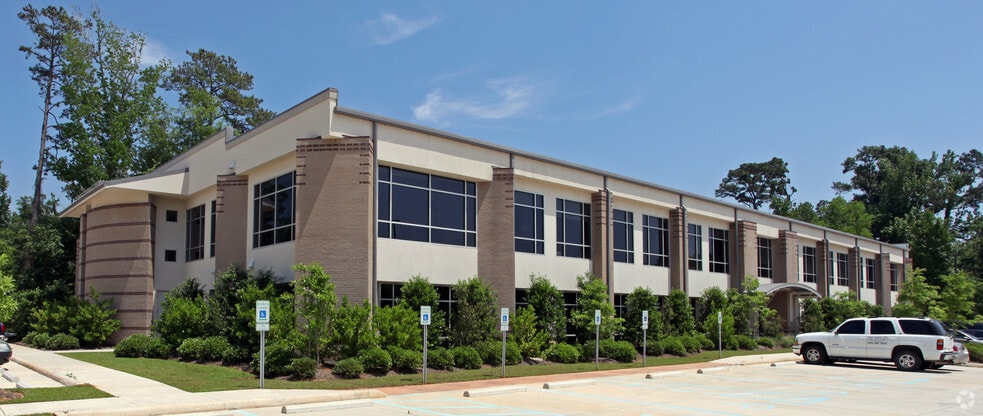 830 W Causeway Approach, Mandeville, LA for sale - Primary Photo - Image 1 of 1