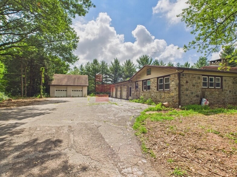 1388 S Hanover St, Pottstown, PA for lease - Building Photo - Image 1 of 3