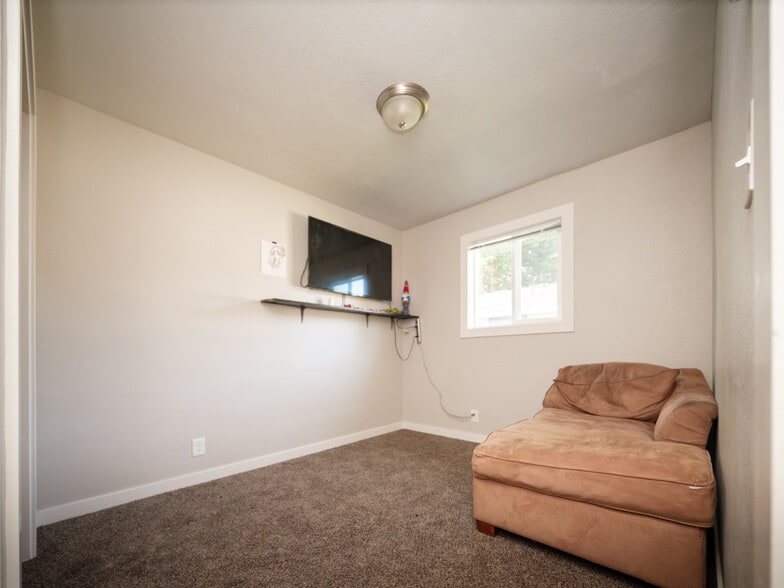 322 Williams St, Independence, OR for sale - Building Photo - Image 3 of 13