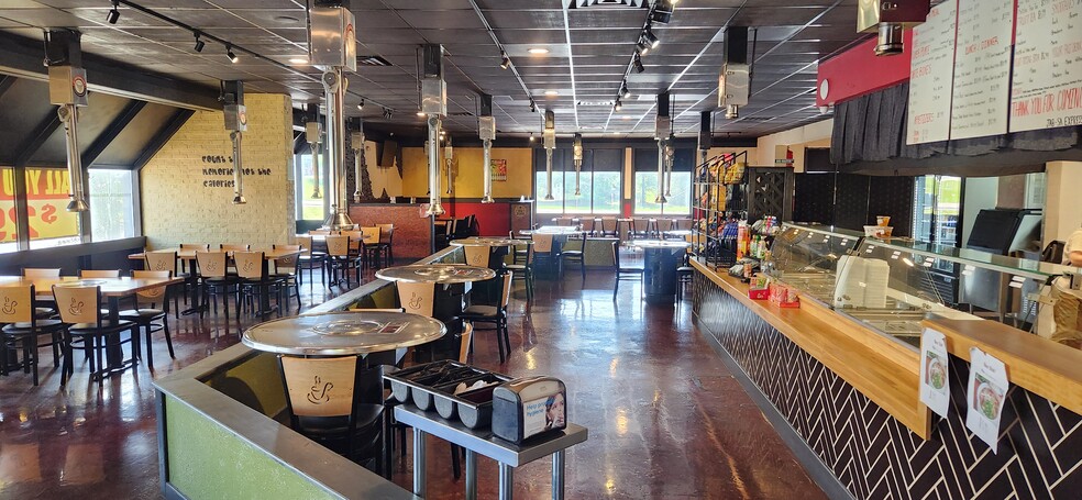 14225 Jones St, Lavonia, GA for sale - Lobby - Image 3 of 23