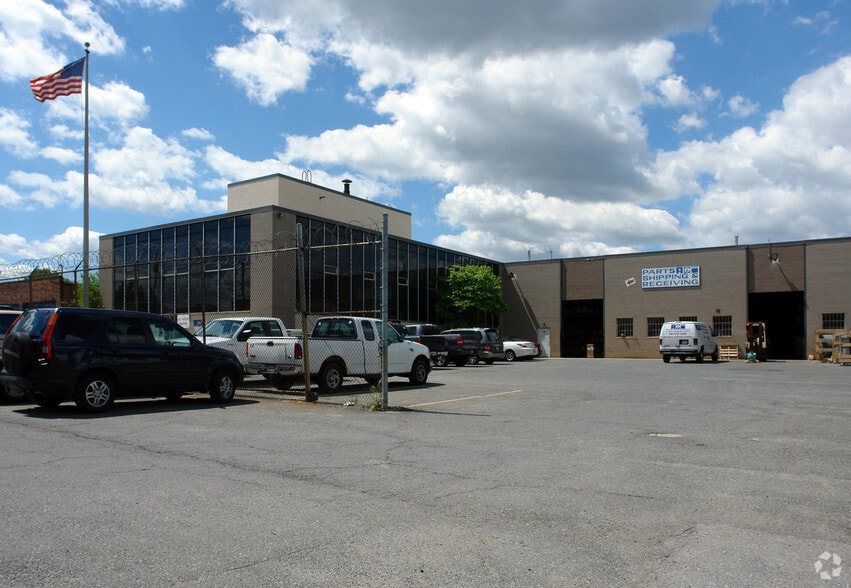 3520 Bladensburg Rd, Brentwood, MD for lease - Primary Photo - Image 1 of 3