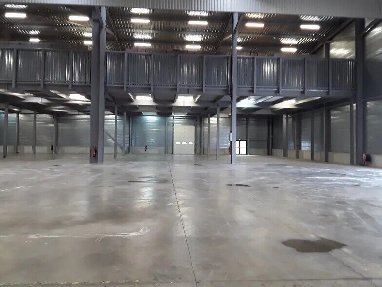 Industrial in La Crau for lease - Building Photo - Image 2 of 5