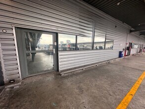 Flex in Pantin for sale Interior Photo- Image 1 of 5