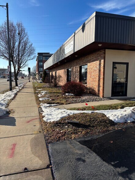 730 W Main St, Sun Prairie, WI for lease - Building Photo - Image 3 of 4