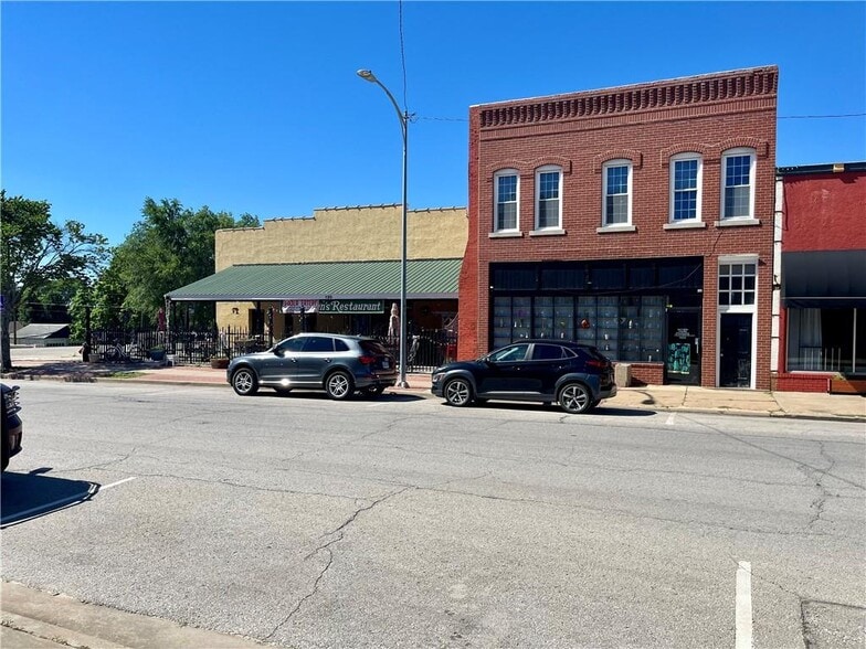 120 W Peoria St, Paola, KS for sale - Building Photo - Image 2 of 13