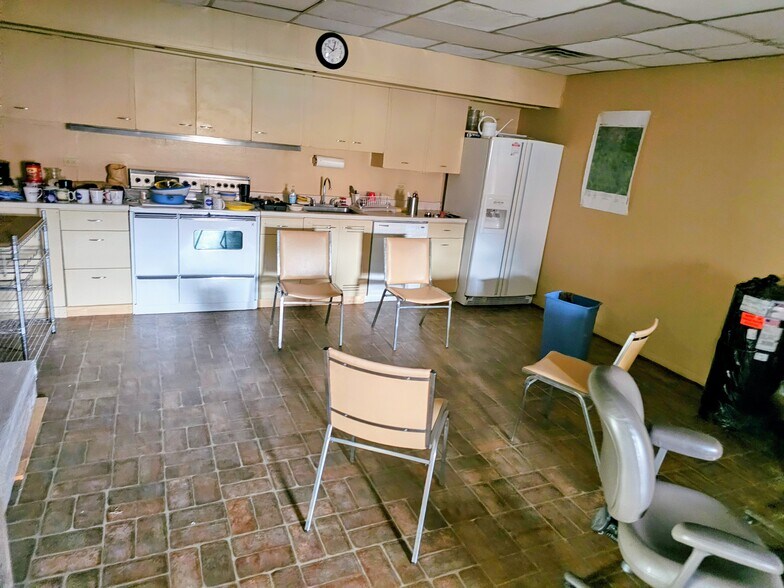 212 Bryan St, Dayton, TX for sale - Interior Photo - Image 3 of 4