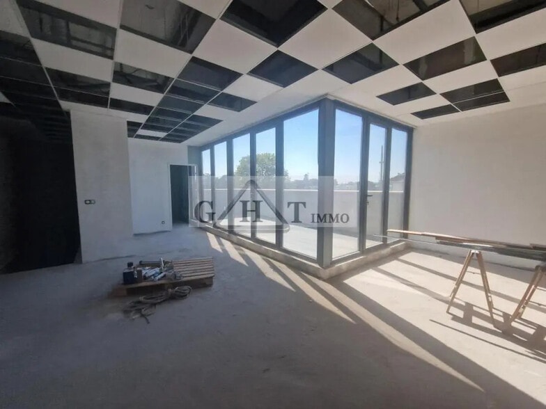 Office in Drancy for lease - Interior Photo - Image 3 of 5