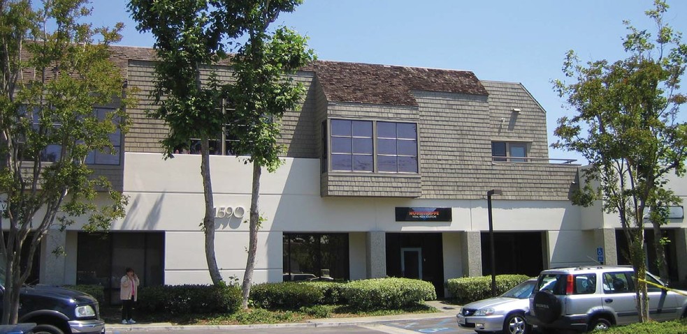 1590 N Batavia St, Orange, CA for lease - Building Photo - Image 3 of 4