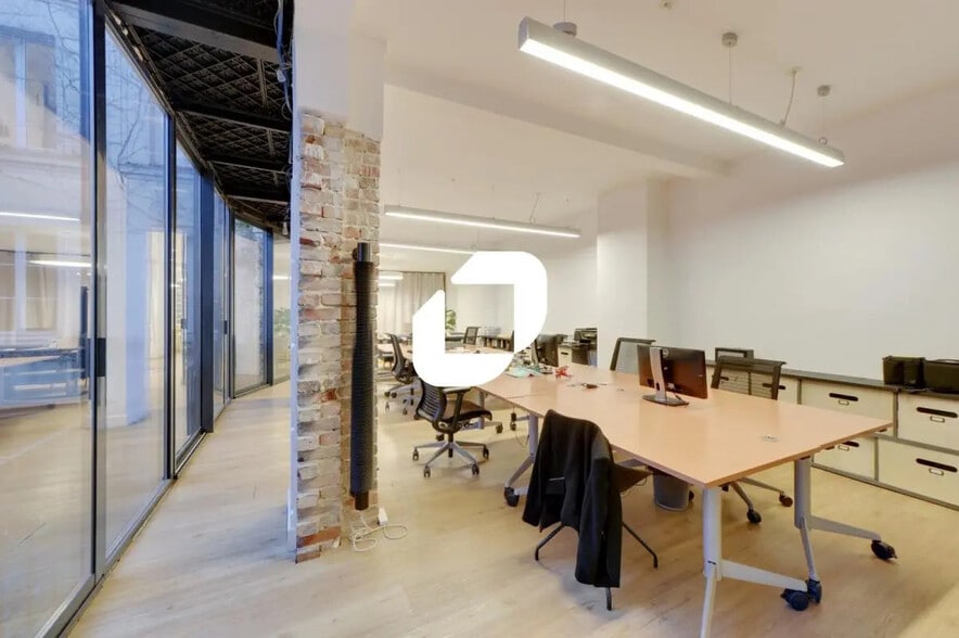 Office in Paris for lease - Interior Photo - Image 3 of 10
