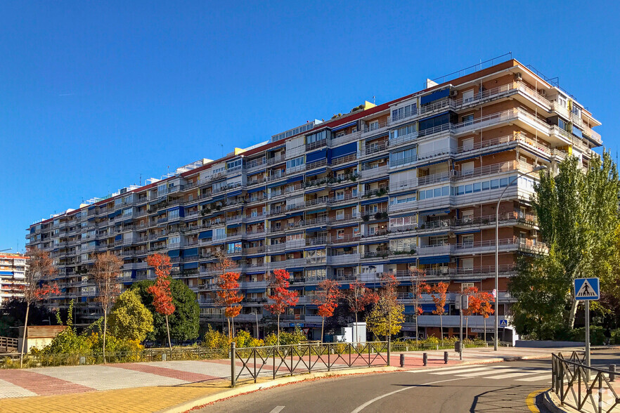 Multifamily in Alcorcón, MAD for sale - Primary Photo - Image 1 of 2