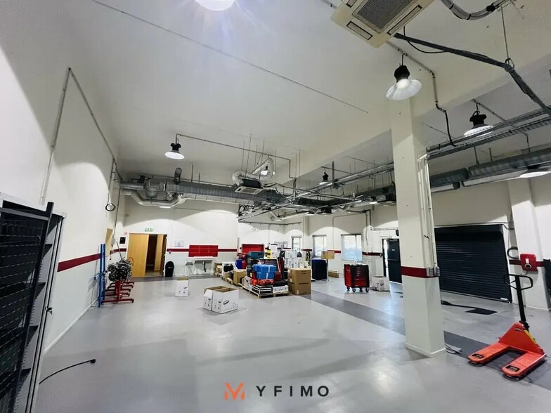 Flex in Nanterre for lease - Building Photo - Image 2 of 5