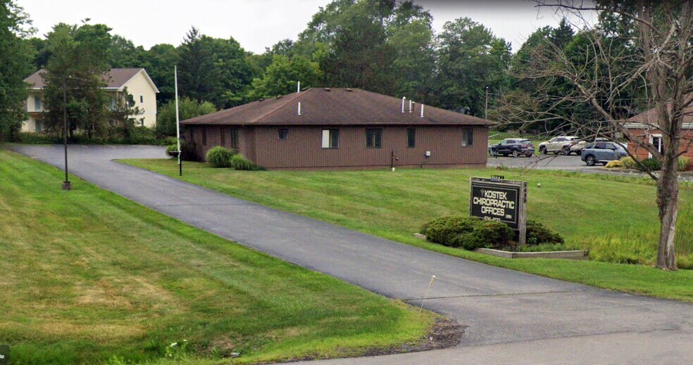 8695 Sheridan Dr, Buffalo, NY 14221