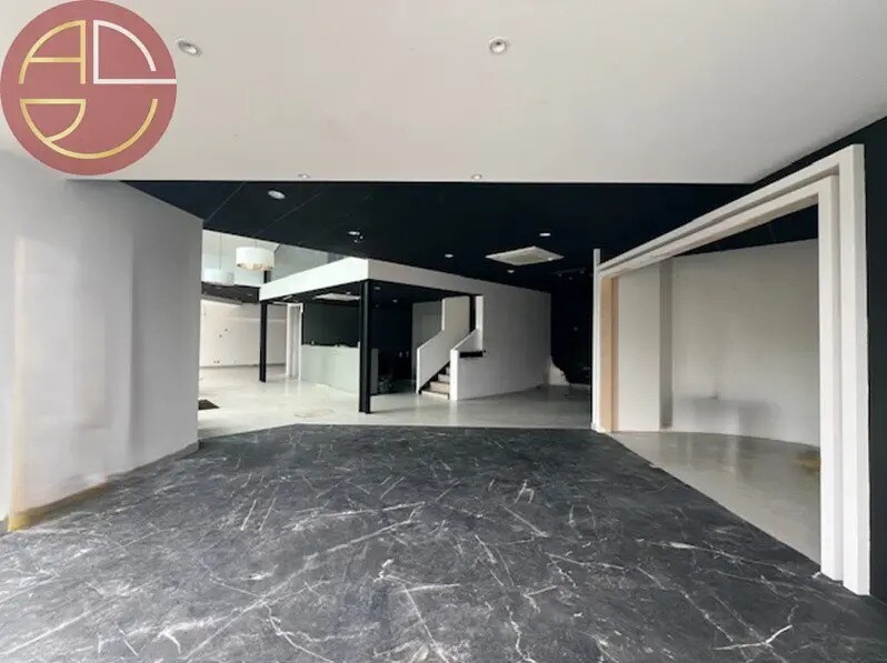 Office in Toulouse for sale Interior Photo- Image 1 of 5