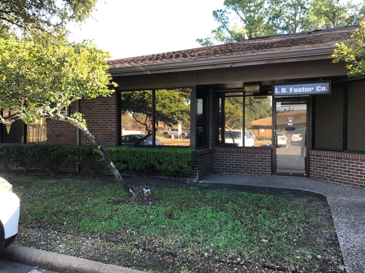 7015 W Tidwell Rd, Houston, TX 77092