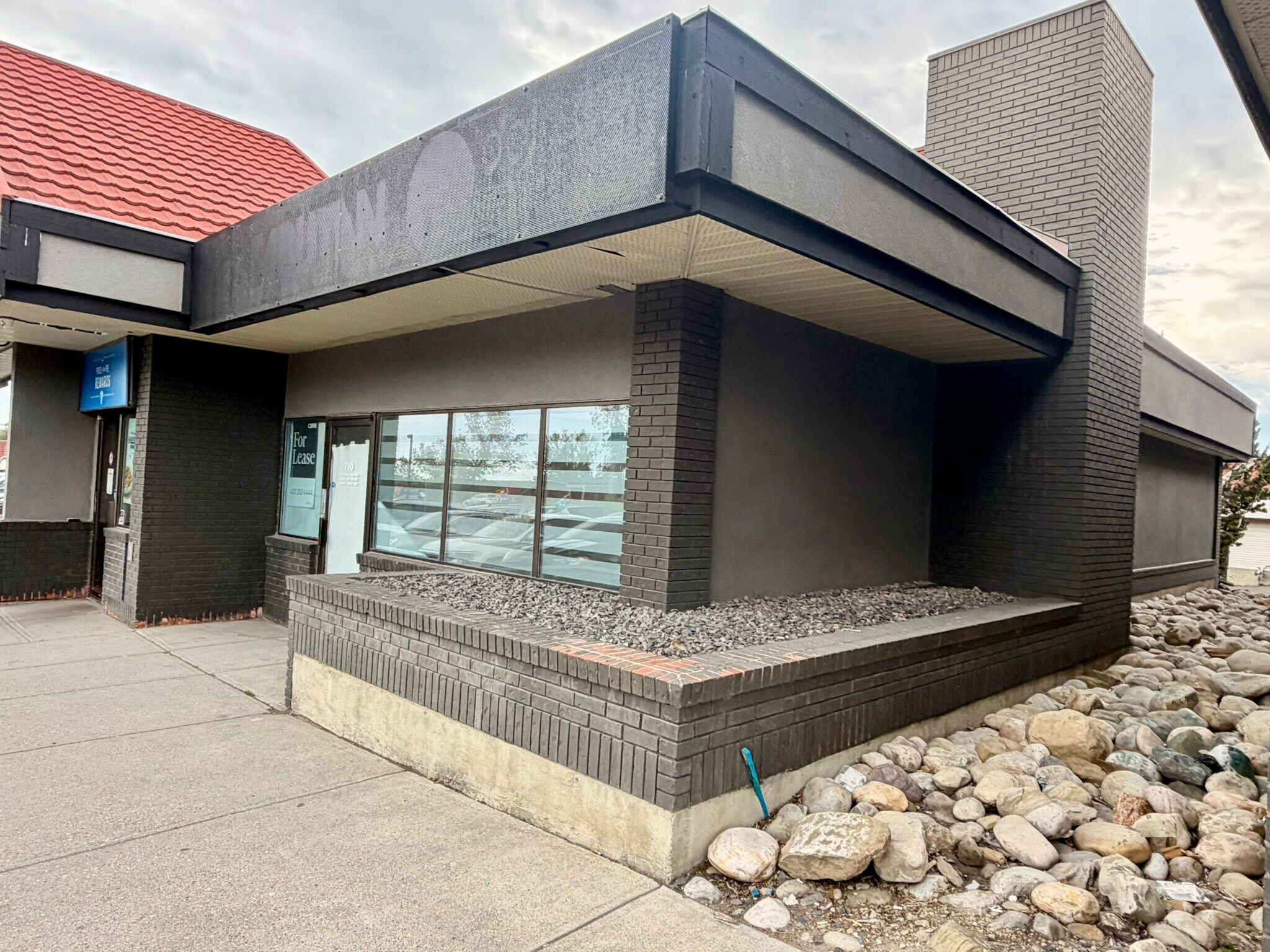20 Crowfoot Cres NW, Calgary, AB for lease Building Photo- Image 1 of 5
