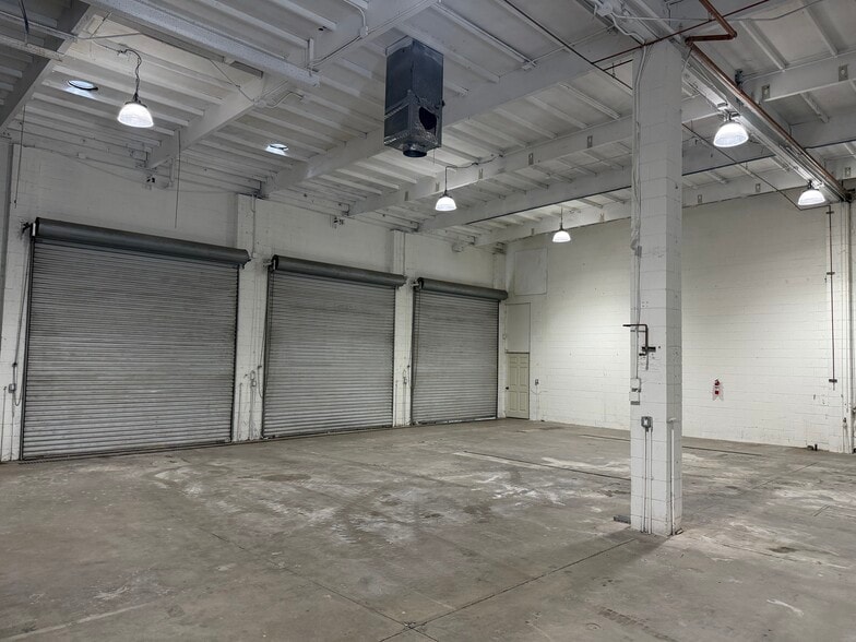 7701-7705 Alabama Ave, Canoga Park, CA for lease - Building Photo - Image 3 of 24
