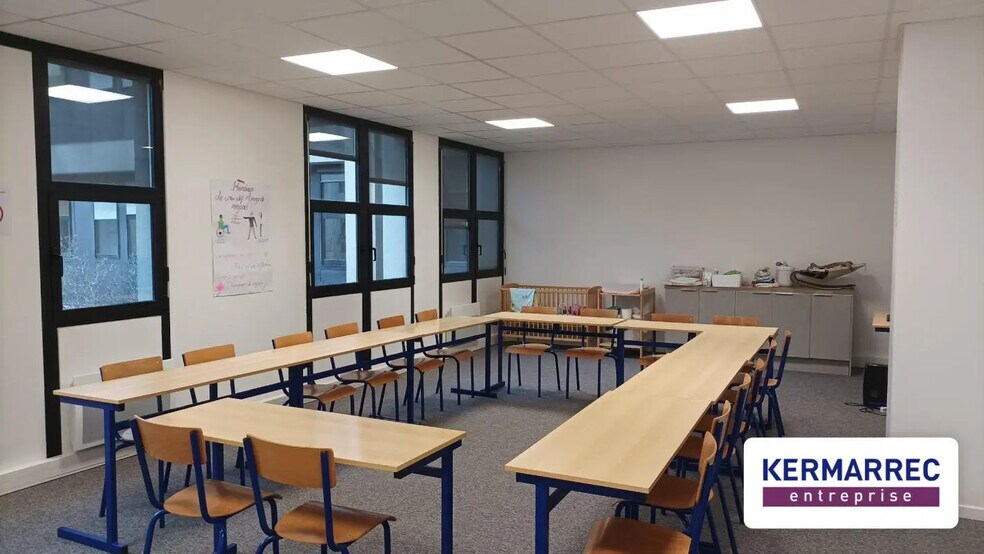 Office in Nantes for lease - Building Photo - Image 3 of 9