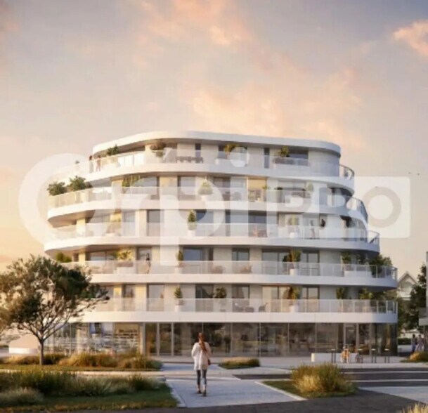 Retail in Pornichet for lease - Building Photo - Image 1 of 4