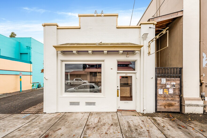 35 E Commercial St, Willits, CA 95490
