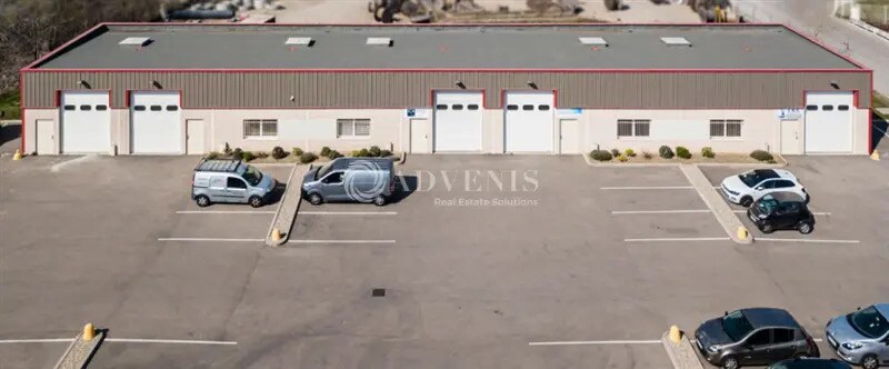 Flex in Chassieu for lease - Building Photo - Image 1 of 7