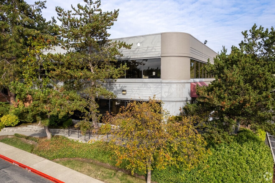 12600 SE 38th St, Bellevue, WA for lease - Building Photo - Image 3 of 4