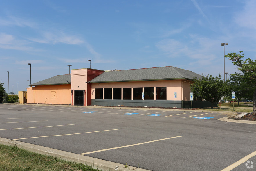 1101 Midway Mall Dr, Elyria, OH for sale - Building Photo - Image 1 of 1