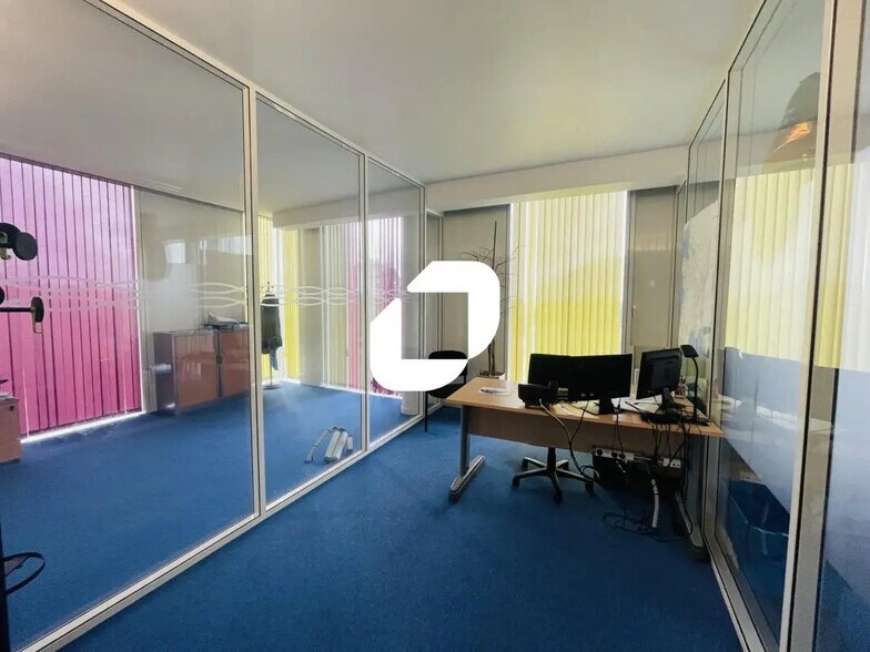 Office in Lieusaint for lease - Building Photo - Image 3 of 11
