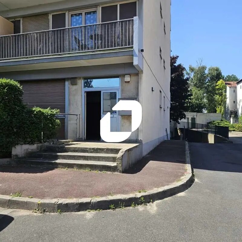Office in Saint-Denis for sale Building Photo- Image 1 of 23