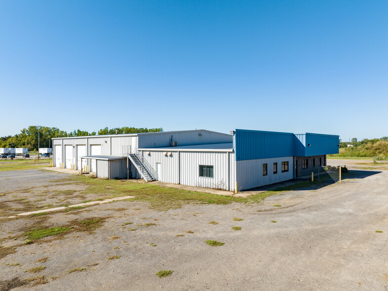 3010 Industrial Park Rd, Van Buren, AR for sale - Building Photo - Image 3 of 9