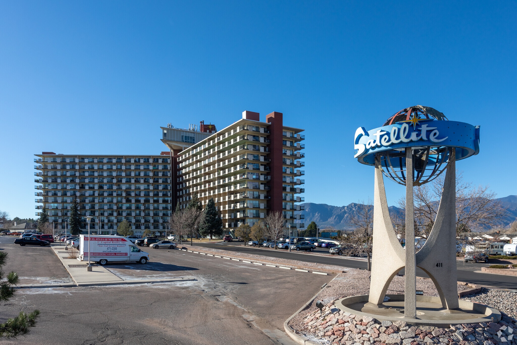 411 Lakewood Cir, Colorado Springs, CO for sale Primary Photo- Image 1 of 9
