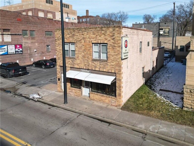 415 S Farwell St, Eau Claire, WI for lease - Building Photo - Image 1 of 7