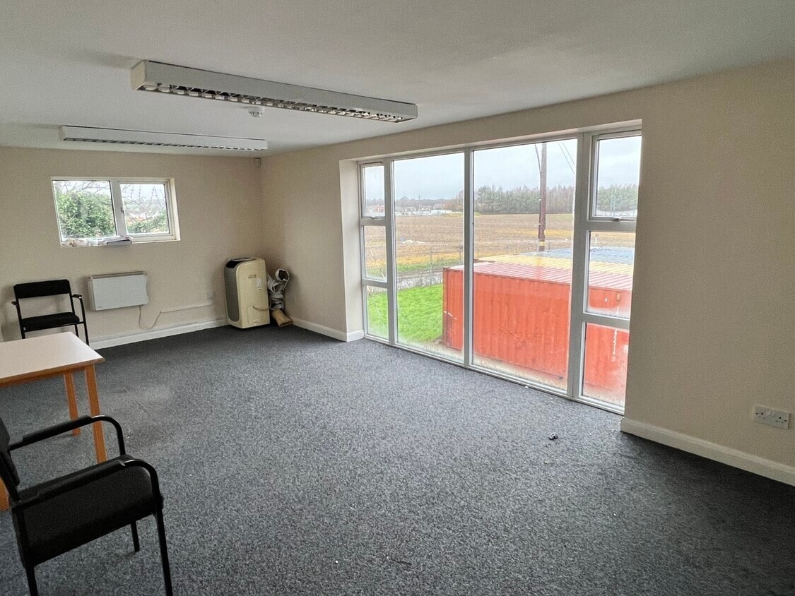 Wises Ln, Borden for lease Interior Photo- Image 1 of 3