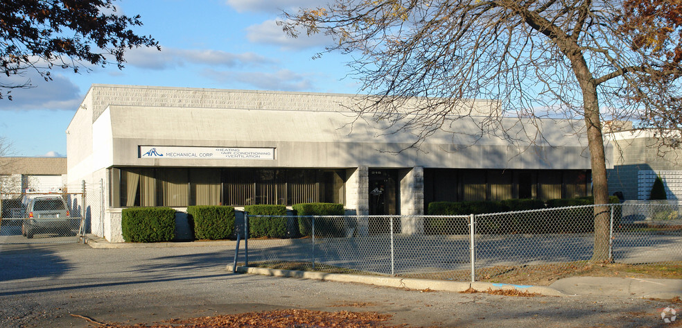 215 Mccormick Dr, Bohemia, NY for lease - Primary Photo - Image 1 of 2