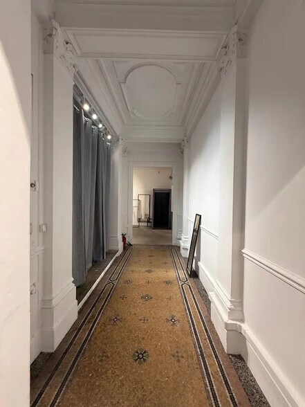 Retail in Boulogne-Billancourt for lease - Interior Photo - Image 3 of 3