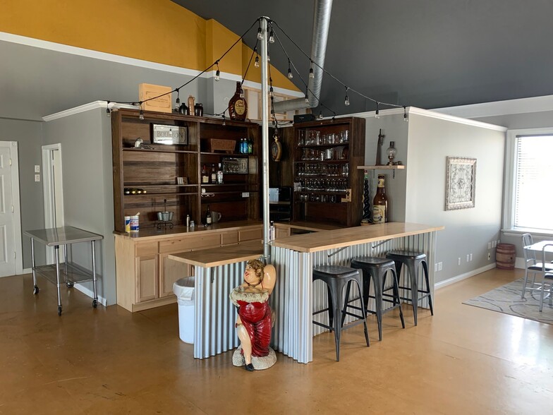 17 Seward Ave NW, Grand Rapids, MI for lease - Interior Photo - Image 2 of 4