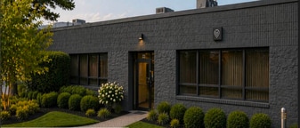 NEWLY RENOVATED INDUSTRIAL BUILDING - Warehouse
