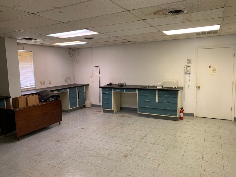 52 Mid Valley Ln, Verona, VA for lease - Building Photo - Image 3 of 38