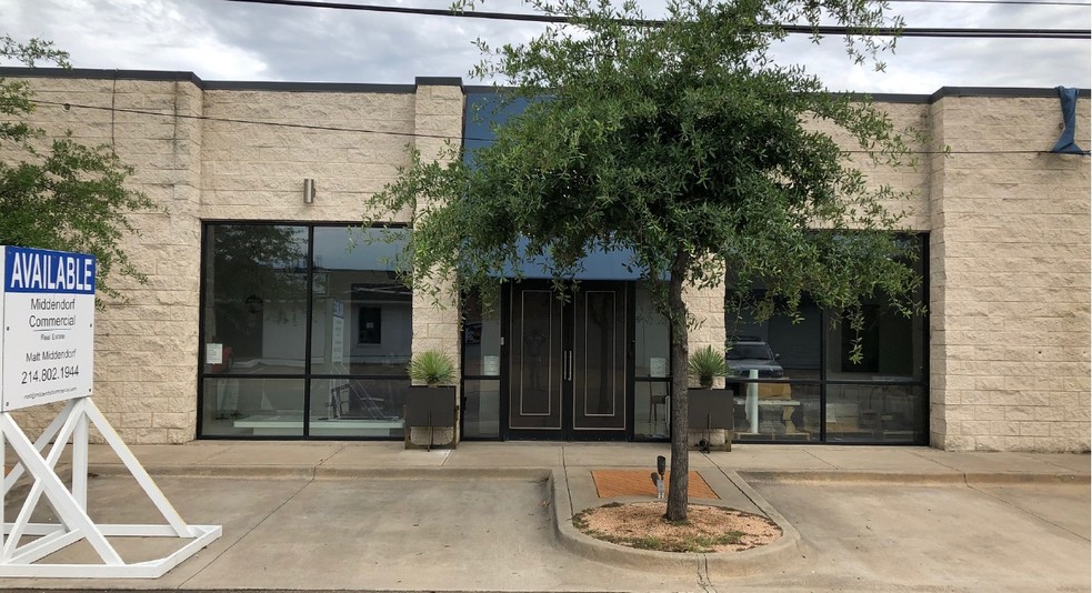 375-395 Howell St, Dallas, TX for lease - Building Photo - Image 1 of 3