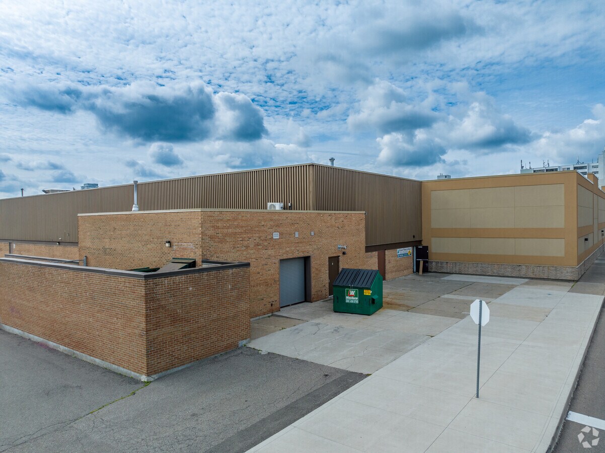 227 Vodden St E, Brampton, ON L6V 1N2 Retail for Lease